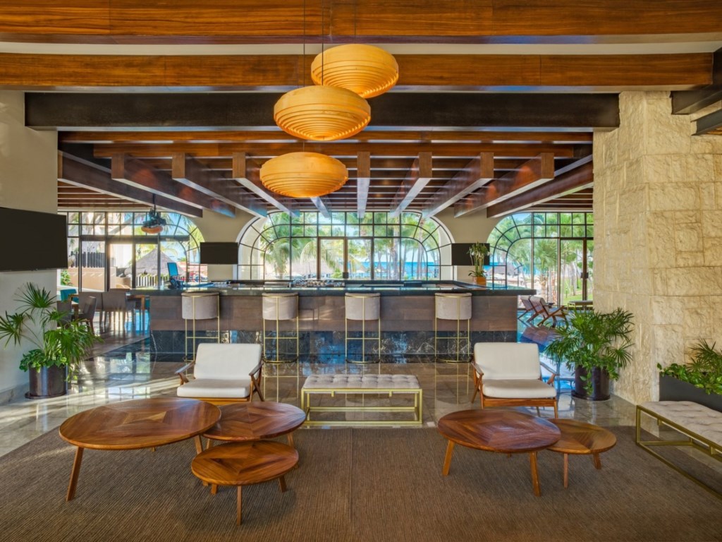 Fiesta Americana Villas Cancun_47_lobby.jpg