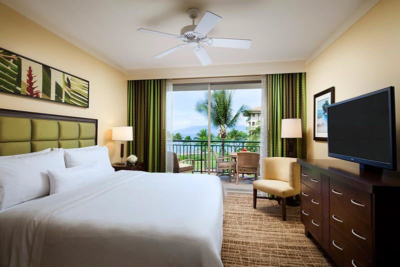 svo5647gr-145716-One-Bedroom-Premium-Villa-Bedroom-at-The-Westin-Kaanapali-800x533.jpg