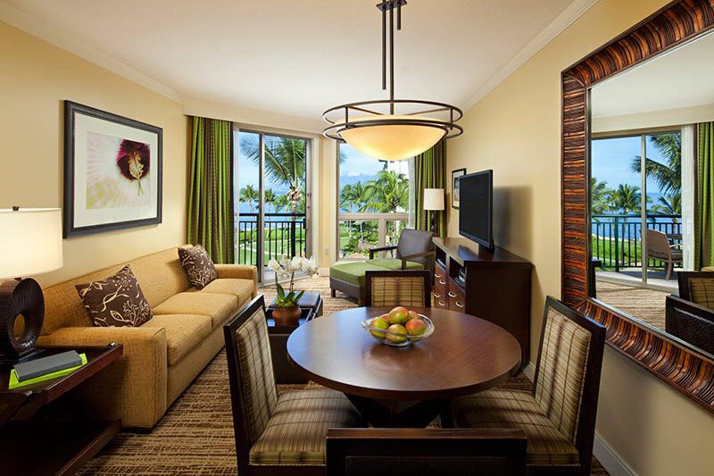 svo5647gr-145715-One-Bedroom-Premium-Villa-Dining-Living-Room-at-The-Westin-800x533.jpg