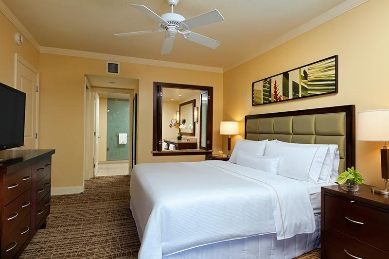 svo5647gr-145717-One-Bedroom-Premium-Villa-Bedroom-at-The-Westin-Kaanapali-800x533.jpg