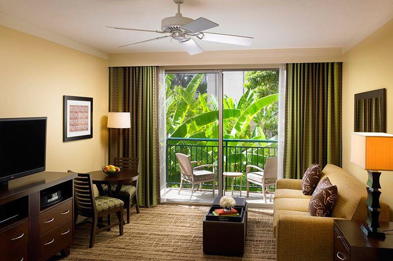 svo5647gr-145724-Studio-Premium-Villa-Dining-Living-Area-at-The-Westin-800x533.jpg
