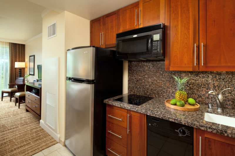 svo5648gr-152418-Studio-Premium-Villa-or-a-Two-bedroom-Lockoff-Villa-Kitchen-800x533.jpg
