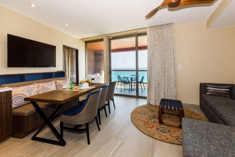 Villas-Diningroom-WLCRV-2BDR-Premium-LA76-Photography-14-960x640-800x533.jpg