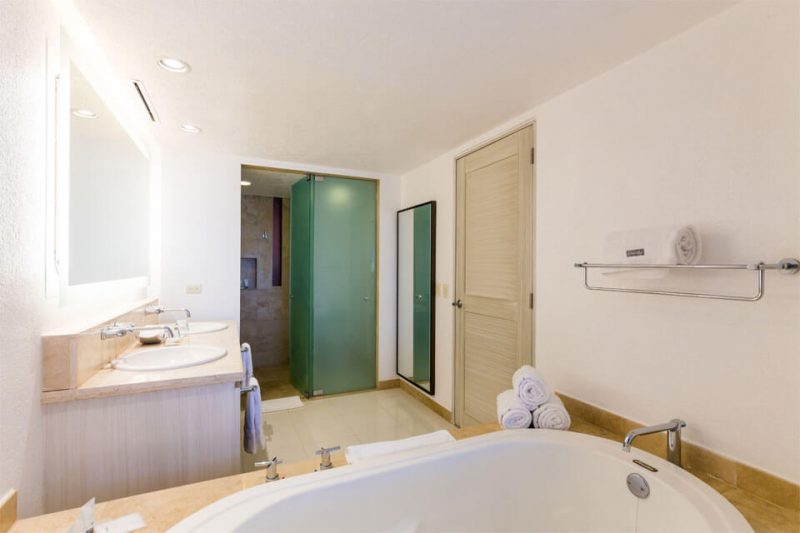 Villas-Bathroom-WLCRV-Westin-Baja-Point-LA76-960x640-800x533.jpg
