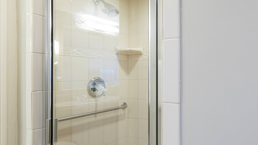 mcorp-bathroom-4891-hor-wide.jpg