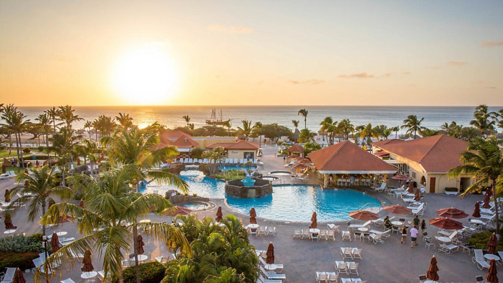 la-cabana-beach-resort-pool-deck-oceanside.jpg