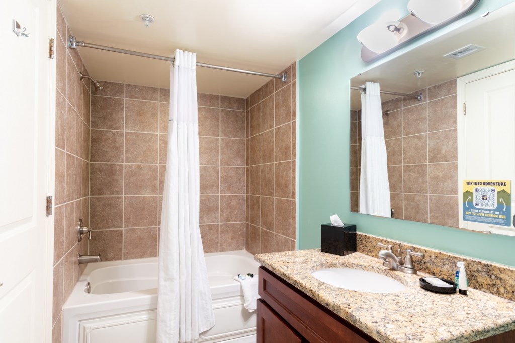 ClubWyndhamTowersontheGroveStudio_bathroom-004