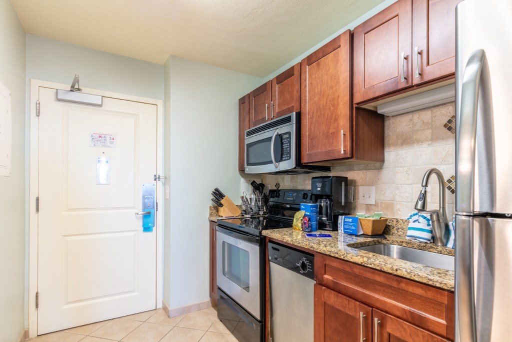 ClubWyndhamTowersontheGroveStudio_kitchen-002