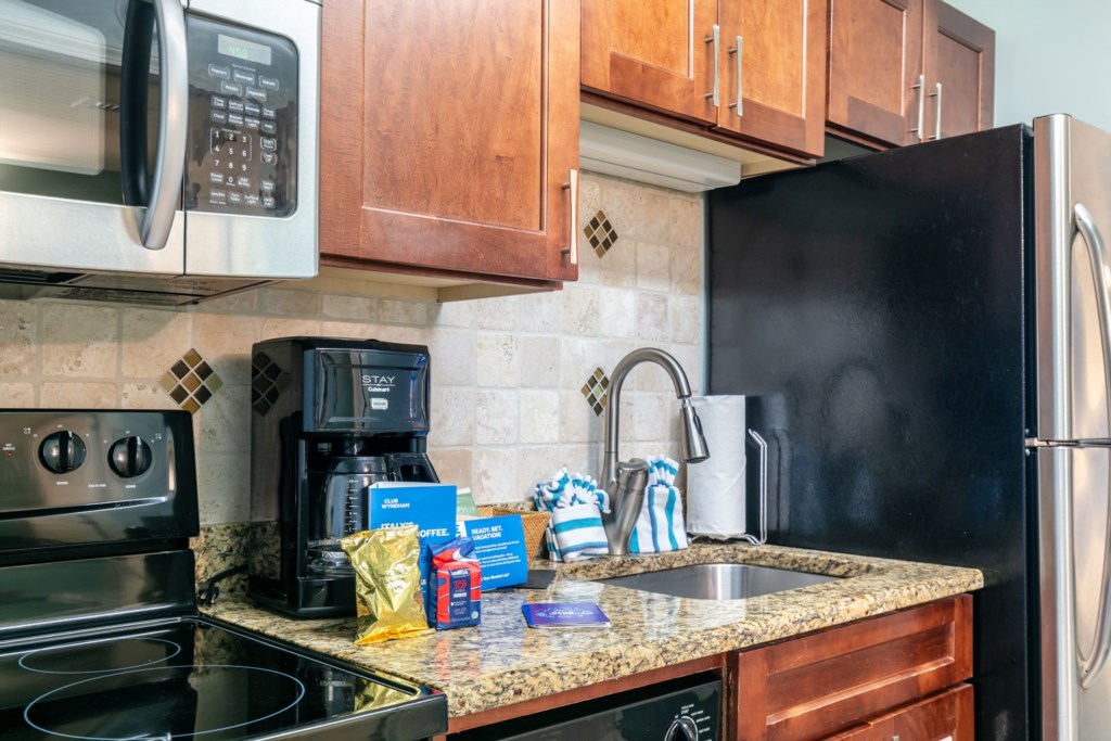 ClubWyndhamTowersontheGroveStudio_kitchen-004