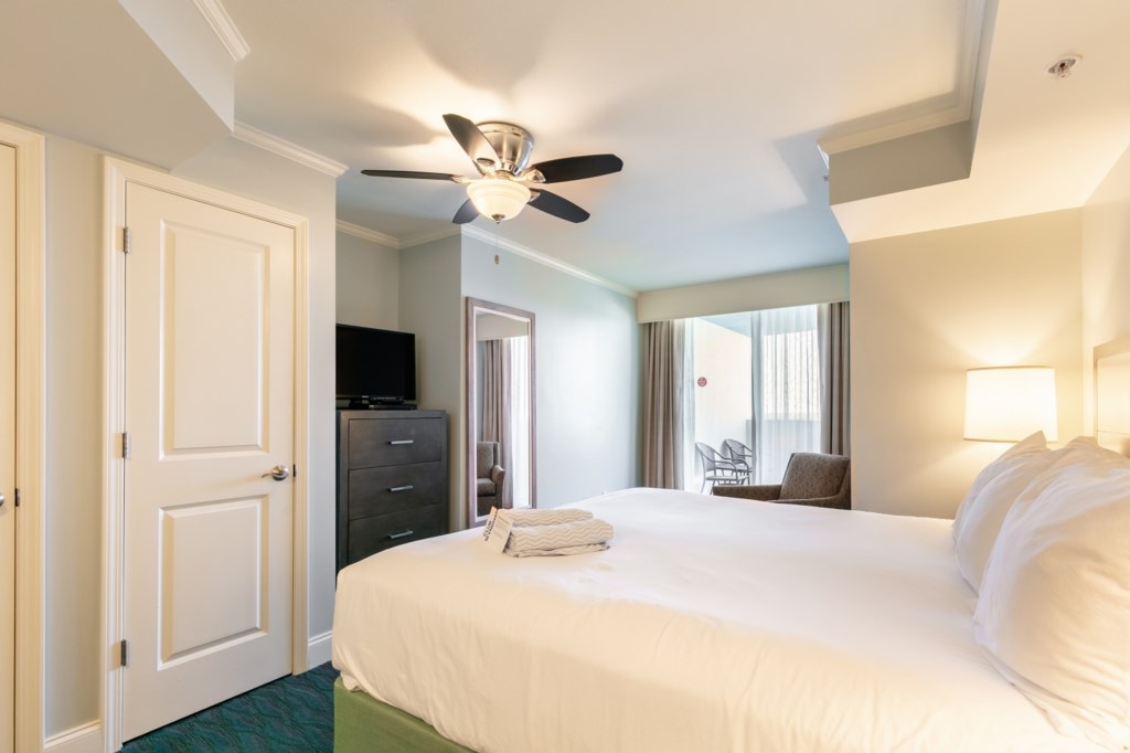 ClubWyndhamTowersontheGroveStudio_bedroom-003