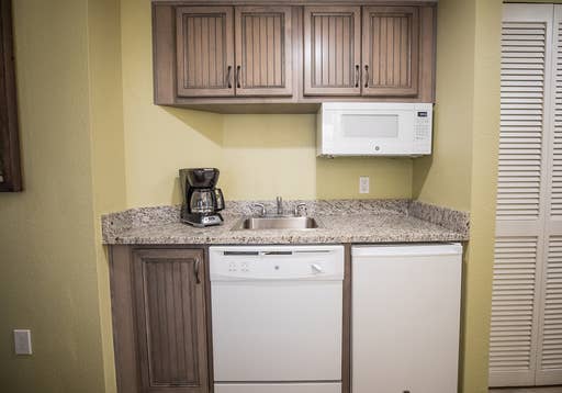 CCR-2BD-kitchenette-1440x1080