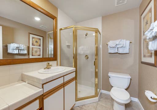 Crest_Pointe_Studio_with_1_King_Bed_bathroom