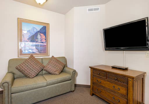 Crest_Pointe_Studio_with_1_King_Bed_living_room