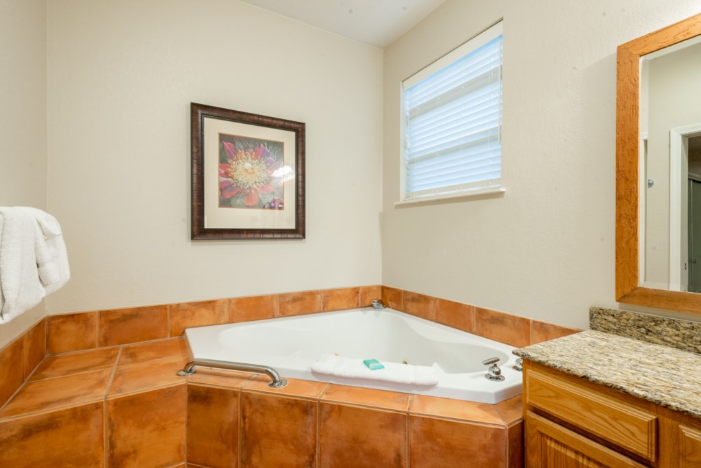 23 Club Wyndham Sedona 2 bedroom - master bath (7).jpg