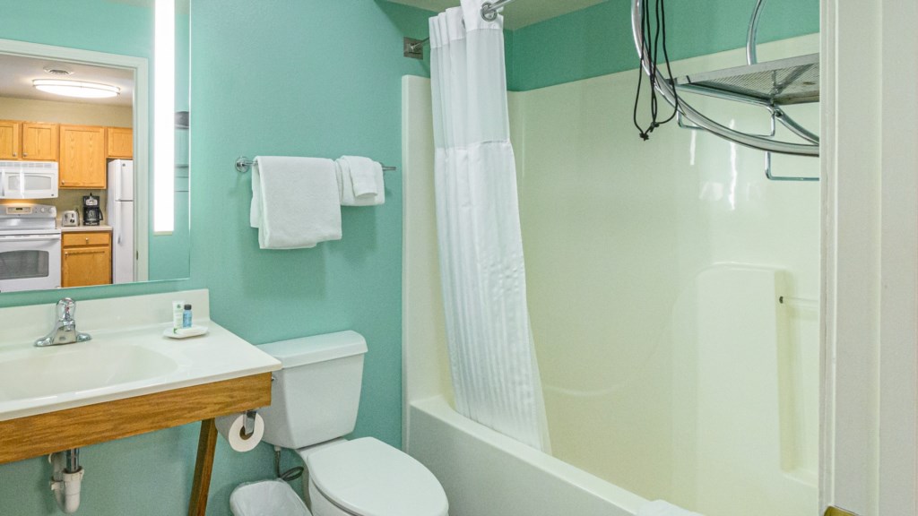 10_ClubWyndhamTamarack-2Bedroom-021