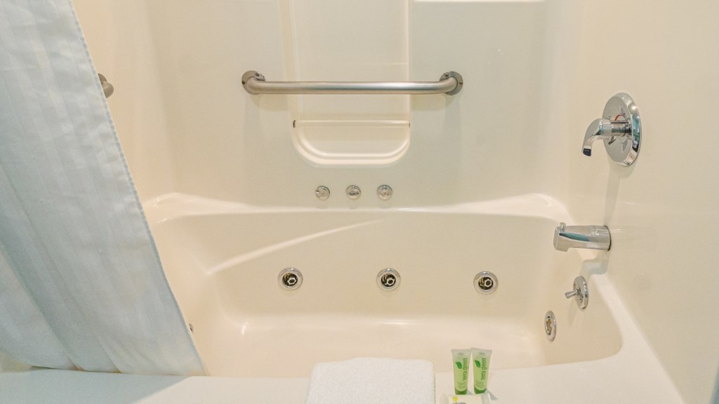 10_ClubWyndhamTamarack-2Bedroom-023