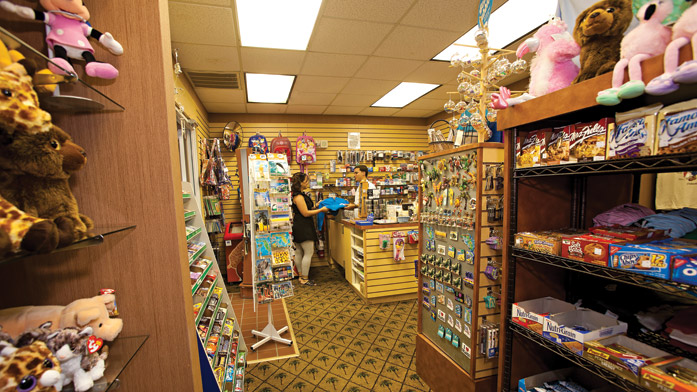BAL-LTV_gift-shop-1_0212