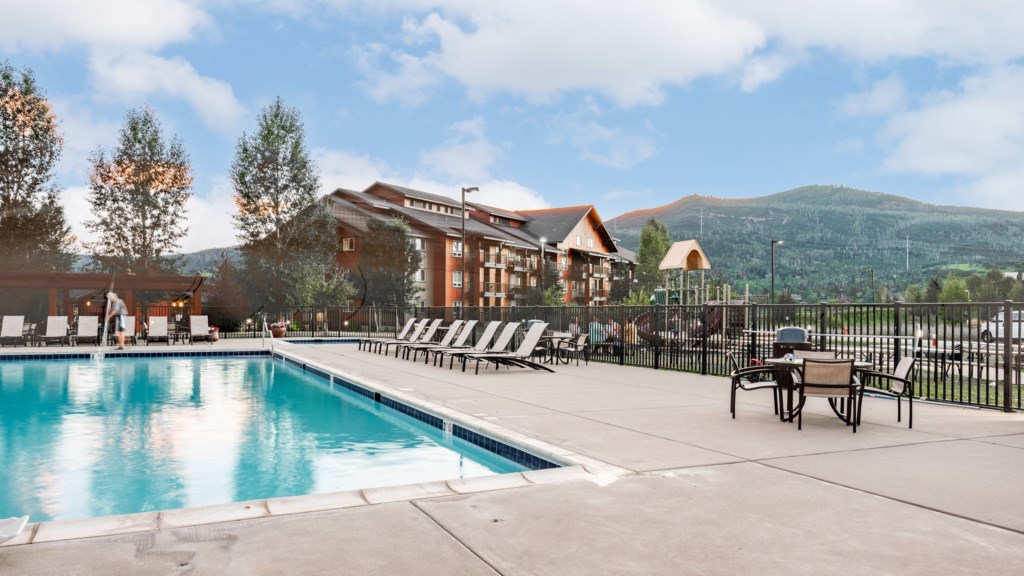 Wyndham_pools-002