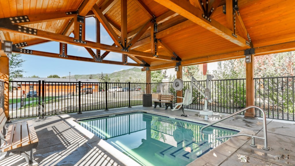 Wyndham_pools-003