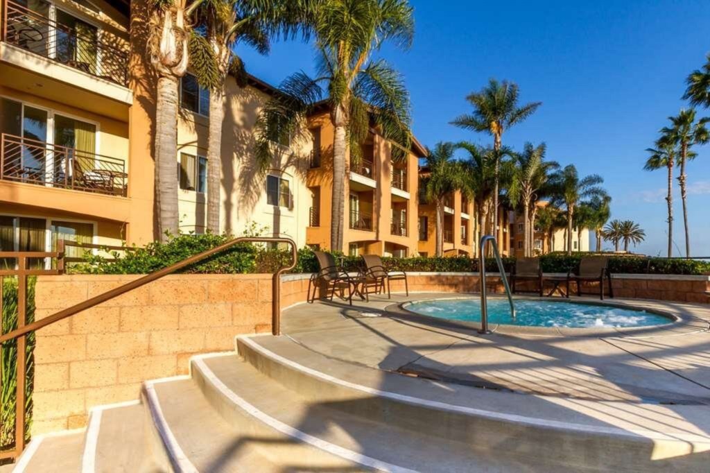 Grand Pacific Palisades_18_property-jacuzzi.jpg