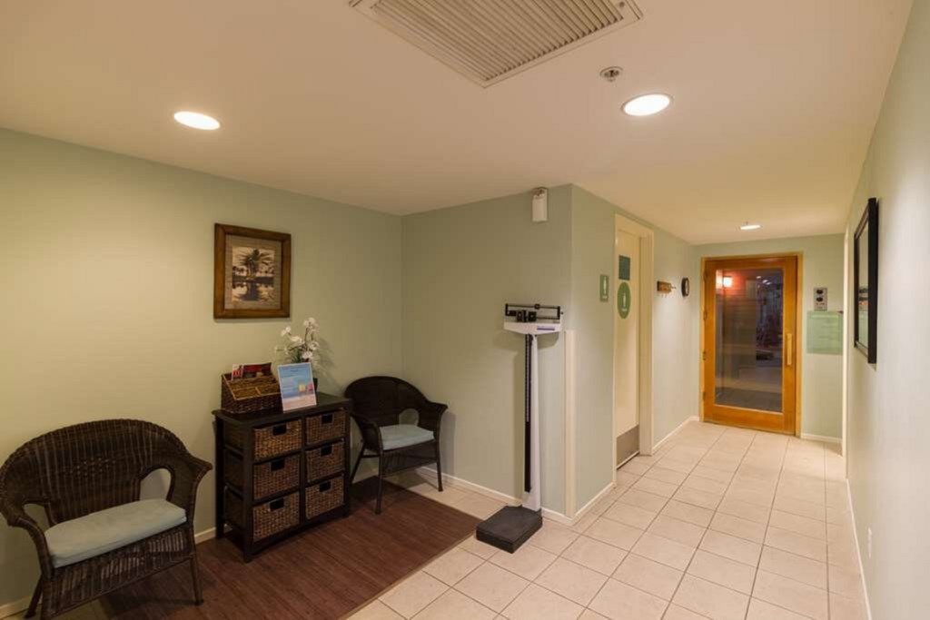 Grand Pacific Palisades_32_steam-room-and-locker.jpg