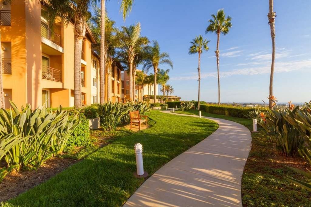 Grand Pacific Palisades_36_exterior-courtyard-walkway.jpg