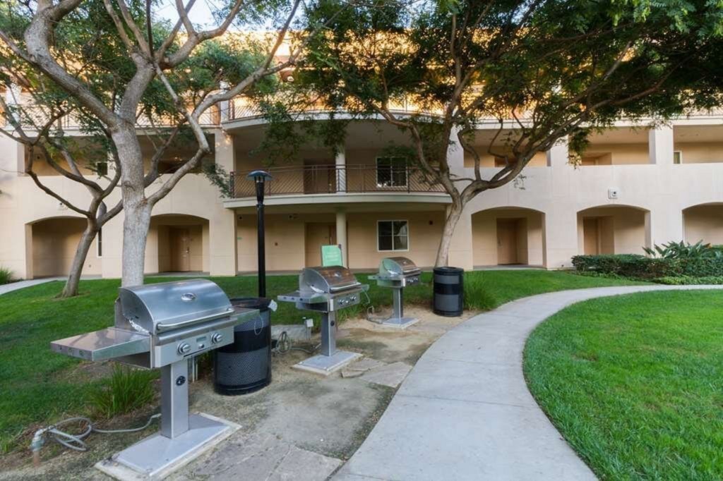 Grand Pacific Palisades_40_property-bbq.jpg
