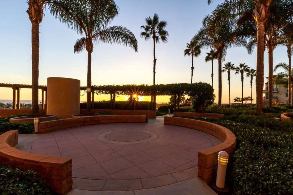 Grand Pacific Palisades_41_property-courtyard.jpg