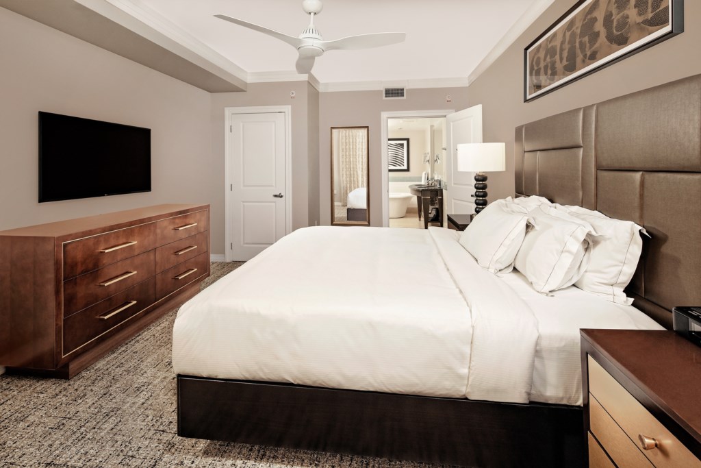 mcomd-hi-res-suite-bedroom-master-interior.jpg