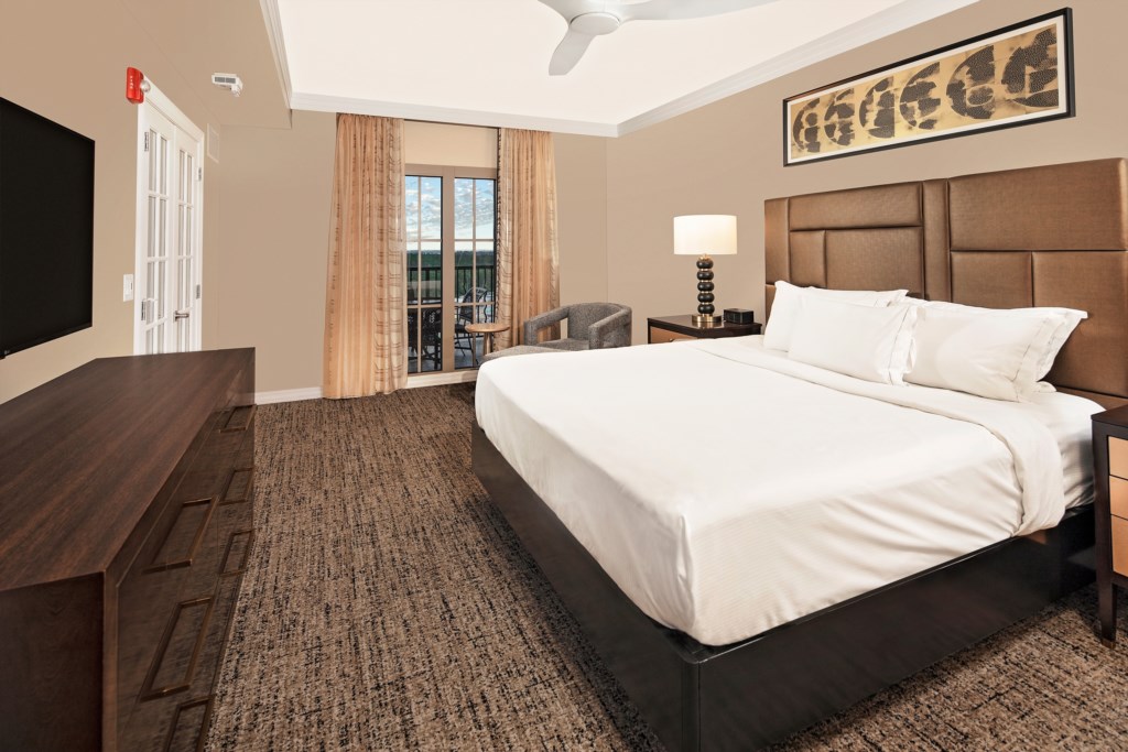 mcomd-hi-res-suite-2-3-bedroom-master.jpg