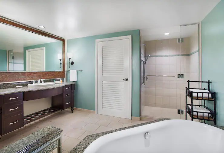 hnlgw-hi-res-2bdrm-bathroom