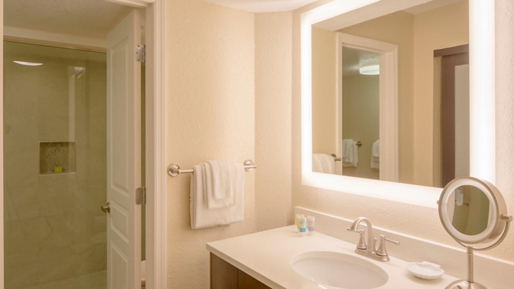 casa-del-mar-beach-resort-2bed-bathroom-typical.jpg