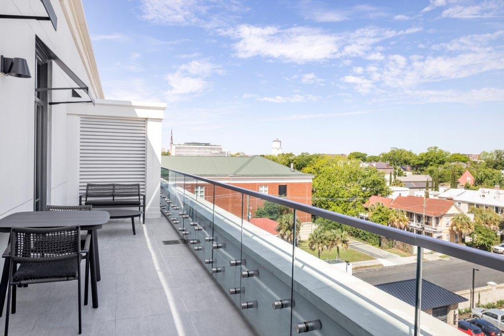 chslp-hi-res-suite-1-bedroom-deluxe-w-balcony.jpg