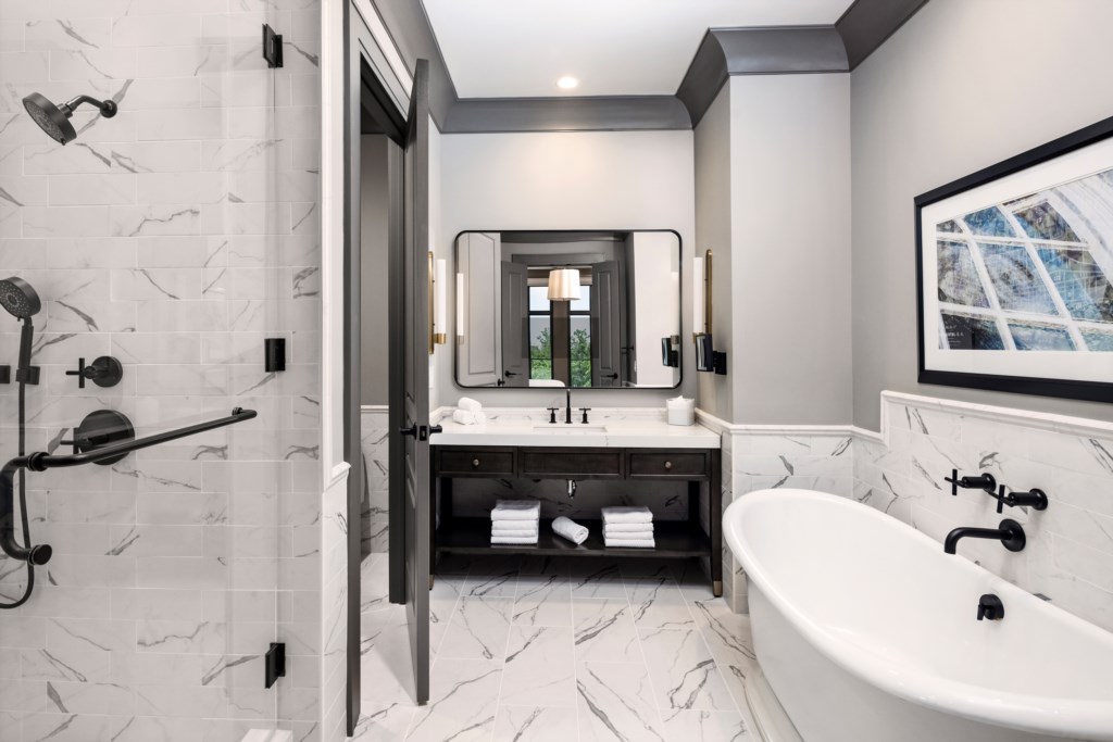 chslp-hi-res-suite-2-bedroom-and-deluxe-master-bathroom.jpg