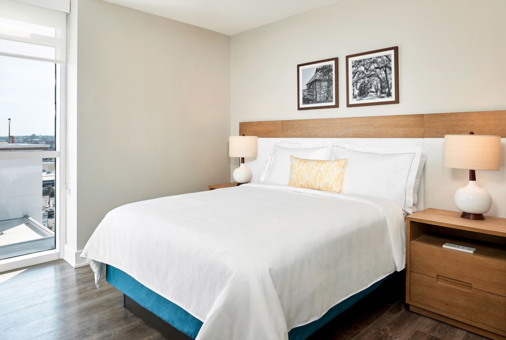 myroe-hi-res-suite-3-bedroom-1-queen-guest.jpg