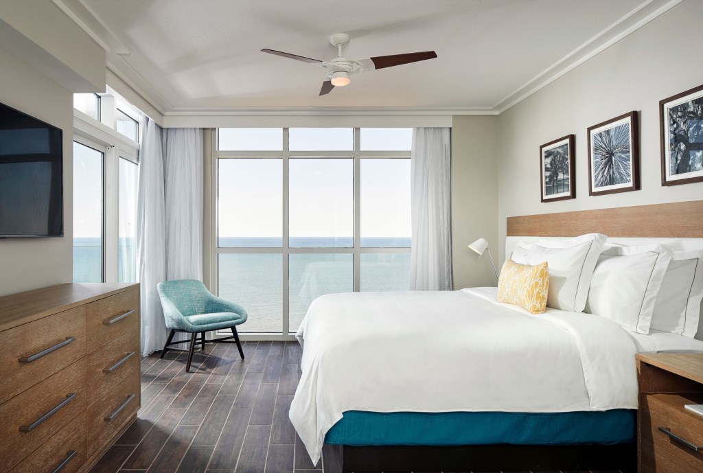 myroe-hi-res-suite-oceanfront-3-bedroom-master.jpg
