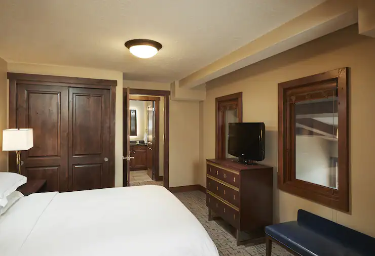 slcse-hi-res-suite-k3rrr3-2nd-fl-bedroom