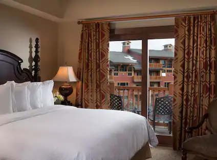 slcse-hi-res-suite-king-bedroom