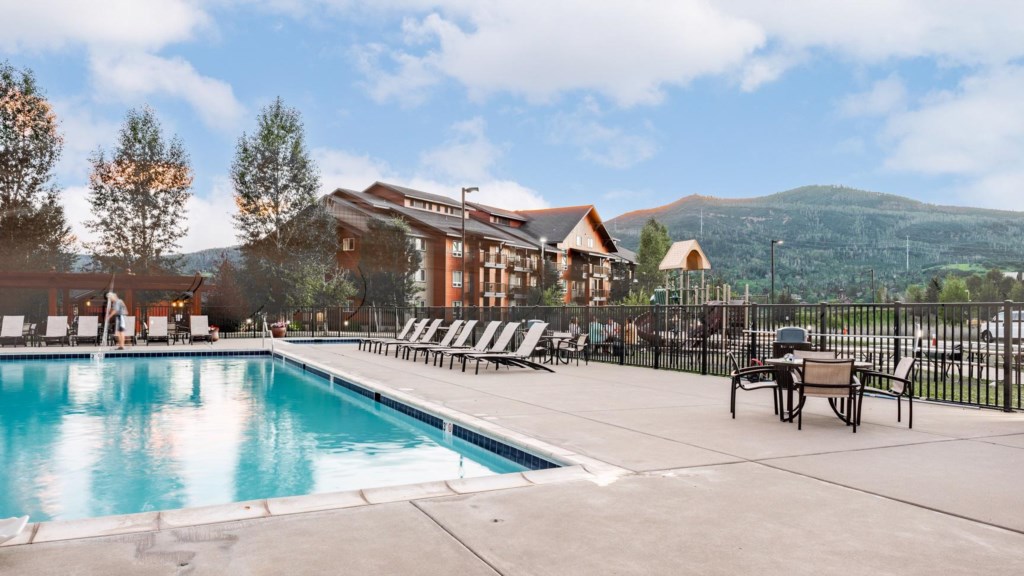 Wyndham_pools-002