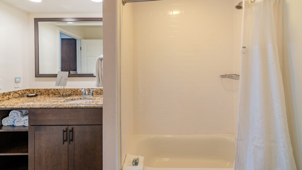 17WyndhamatBranson_Suite310B-054