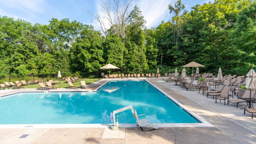 01_WyndhamResorts_2pool-005