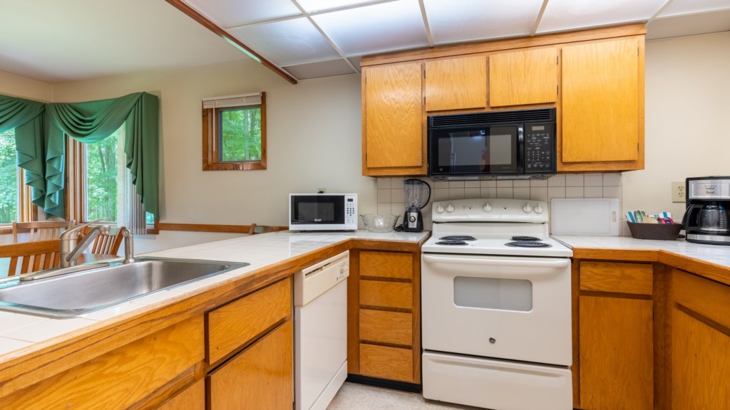 WyndhamResorts_13kitchen-030
