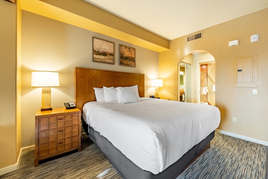 14_TheLegacyGolfResort_Room-002