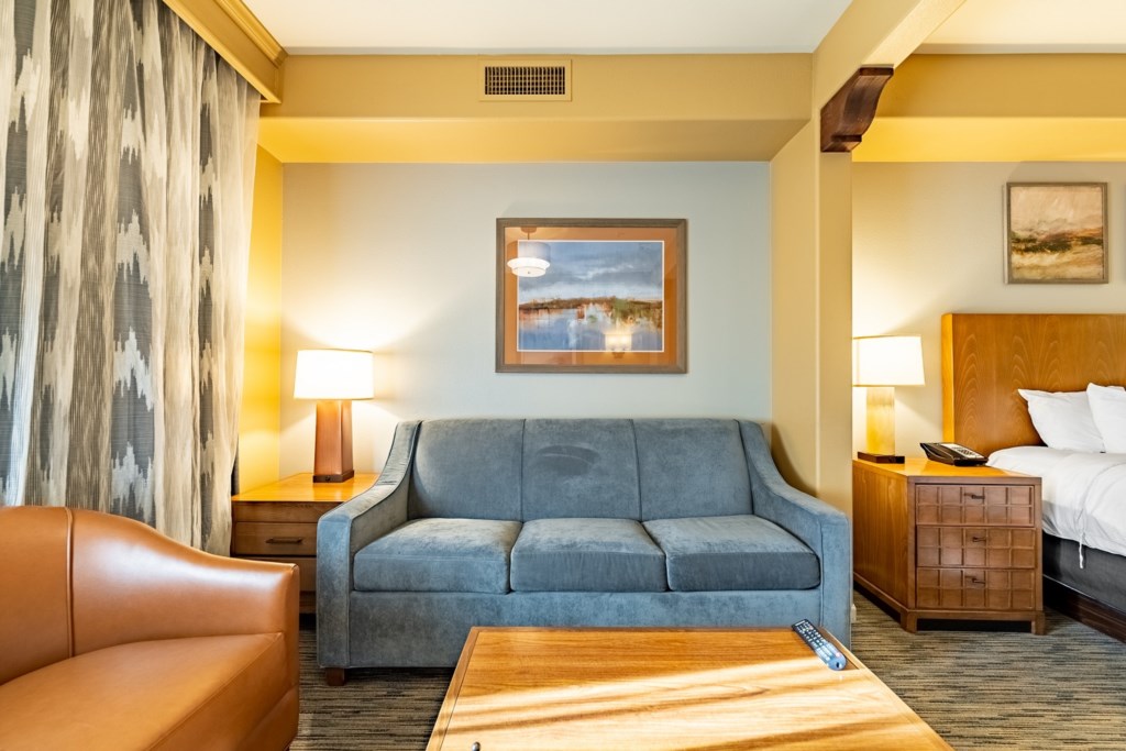 10_TheLegacyGolfResort_Room-012