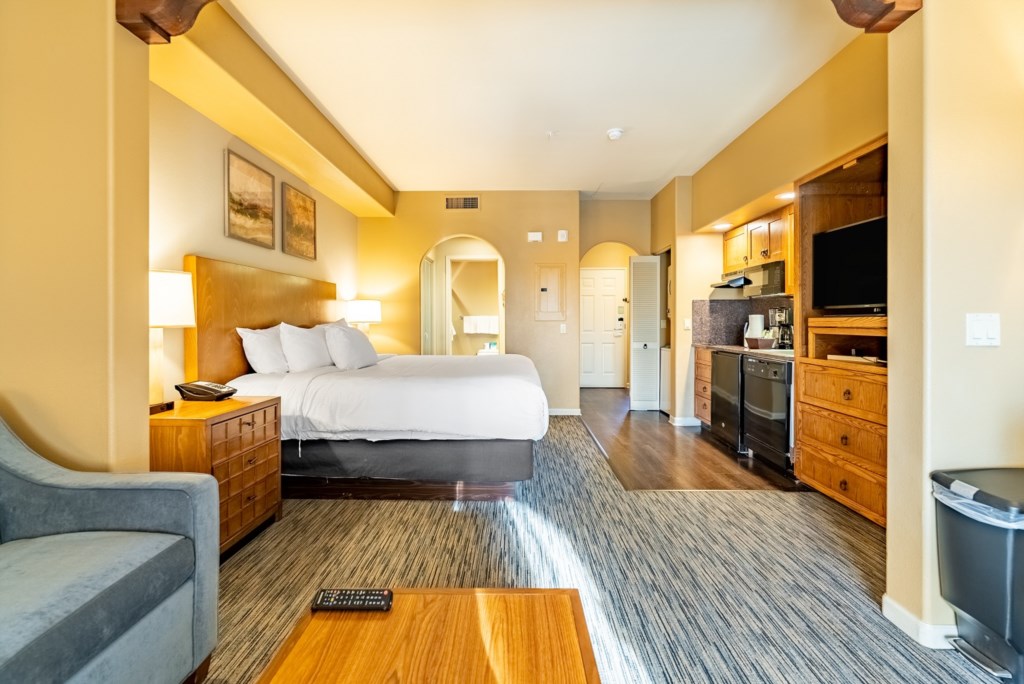 11_TheLegacyGolfResort_Room-014