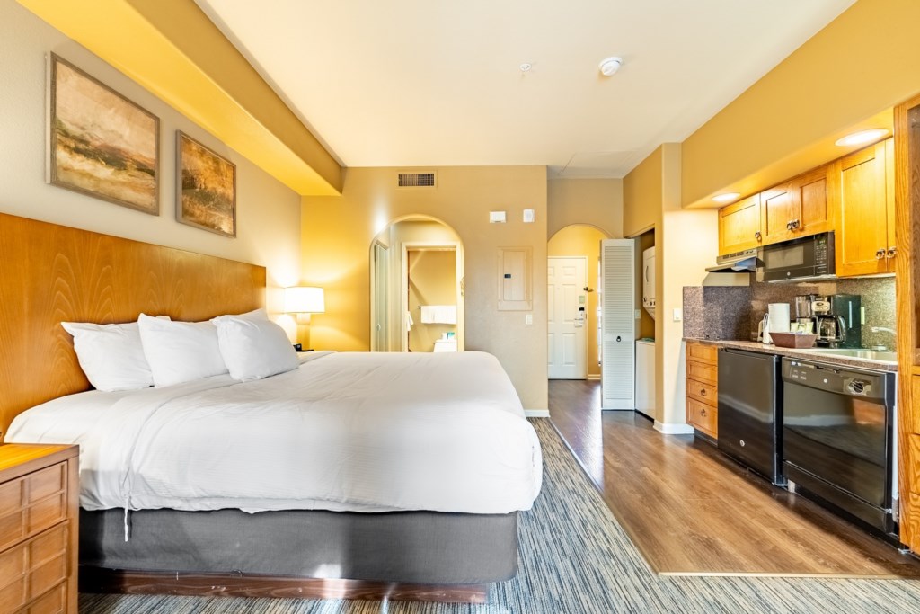 12_TheLegacyGolfResort_Room-015