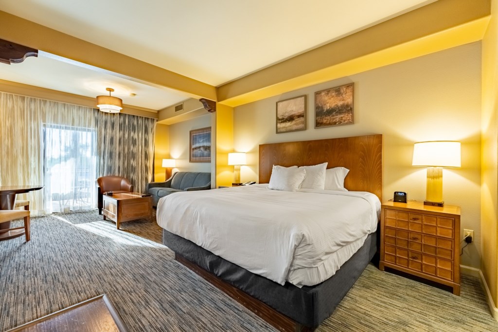 15_TheLegacyGolfResort_Room-003