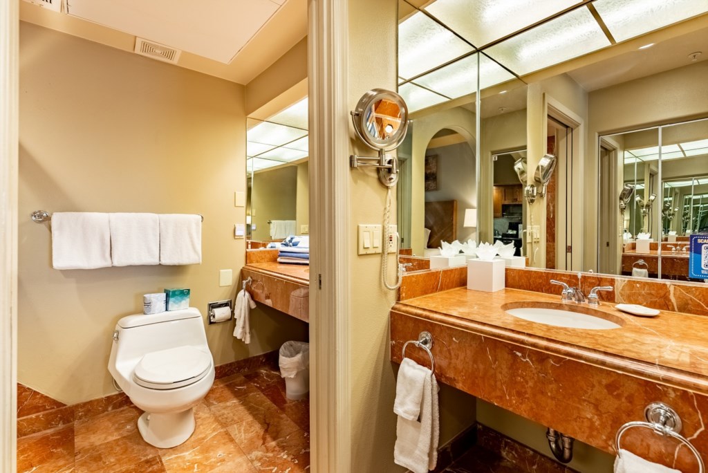 19_TheLegacyGolfResort_Bathroom-002