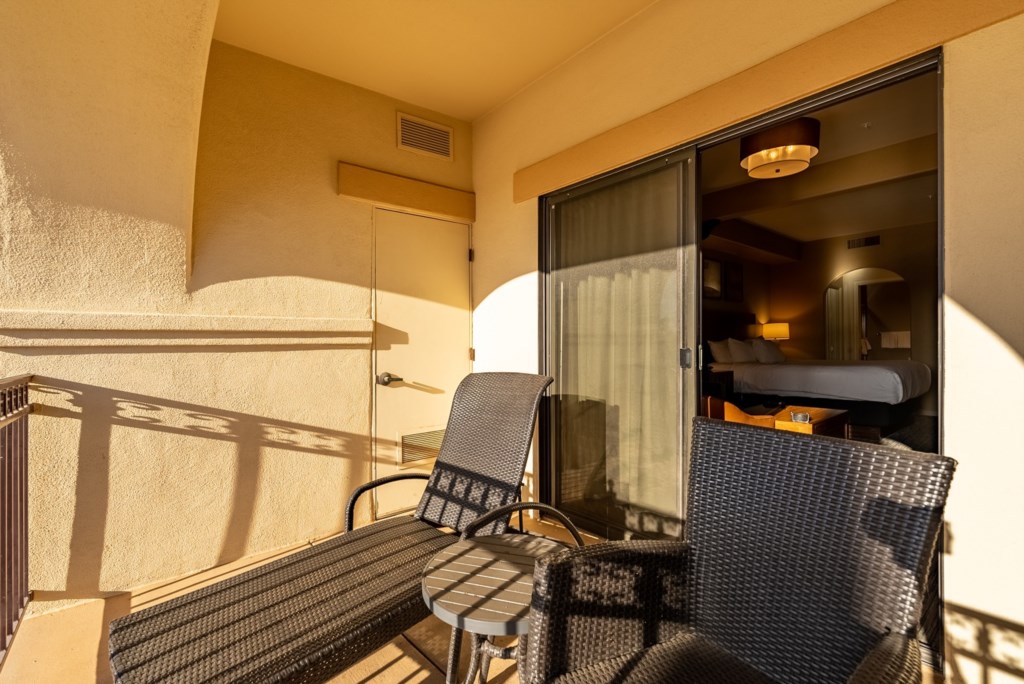 26_TheLegacyGolfResort_Balcony-002