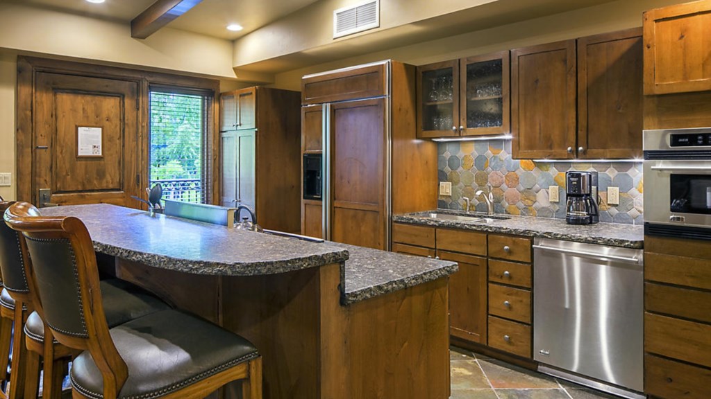 the-innsbruck-aspen-2bed-pres-kitchen2